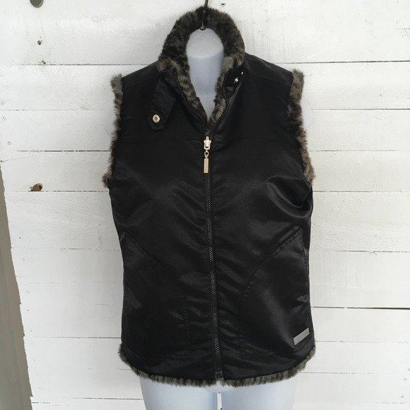 Guess Reversible Faux Fur Vest - Picture 8 of 8